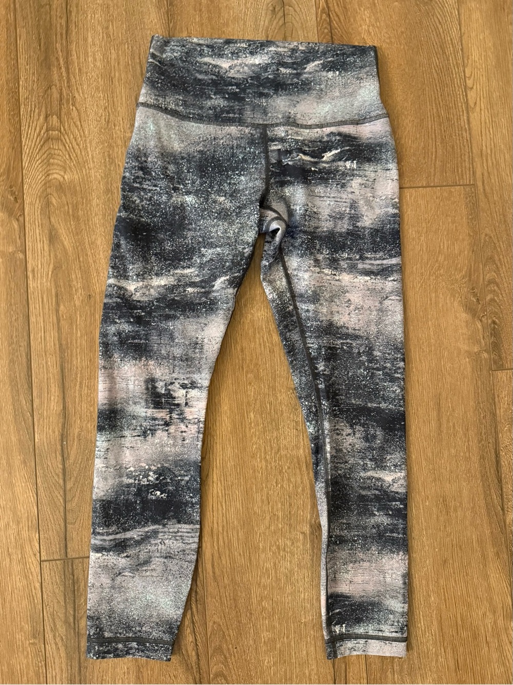 Lululemon Women’s Leggings Size 6 25” Black Gray Pink Abstract Print